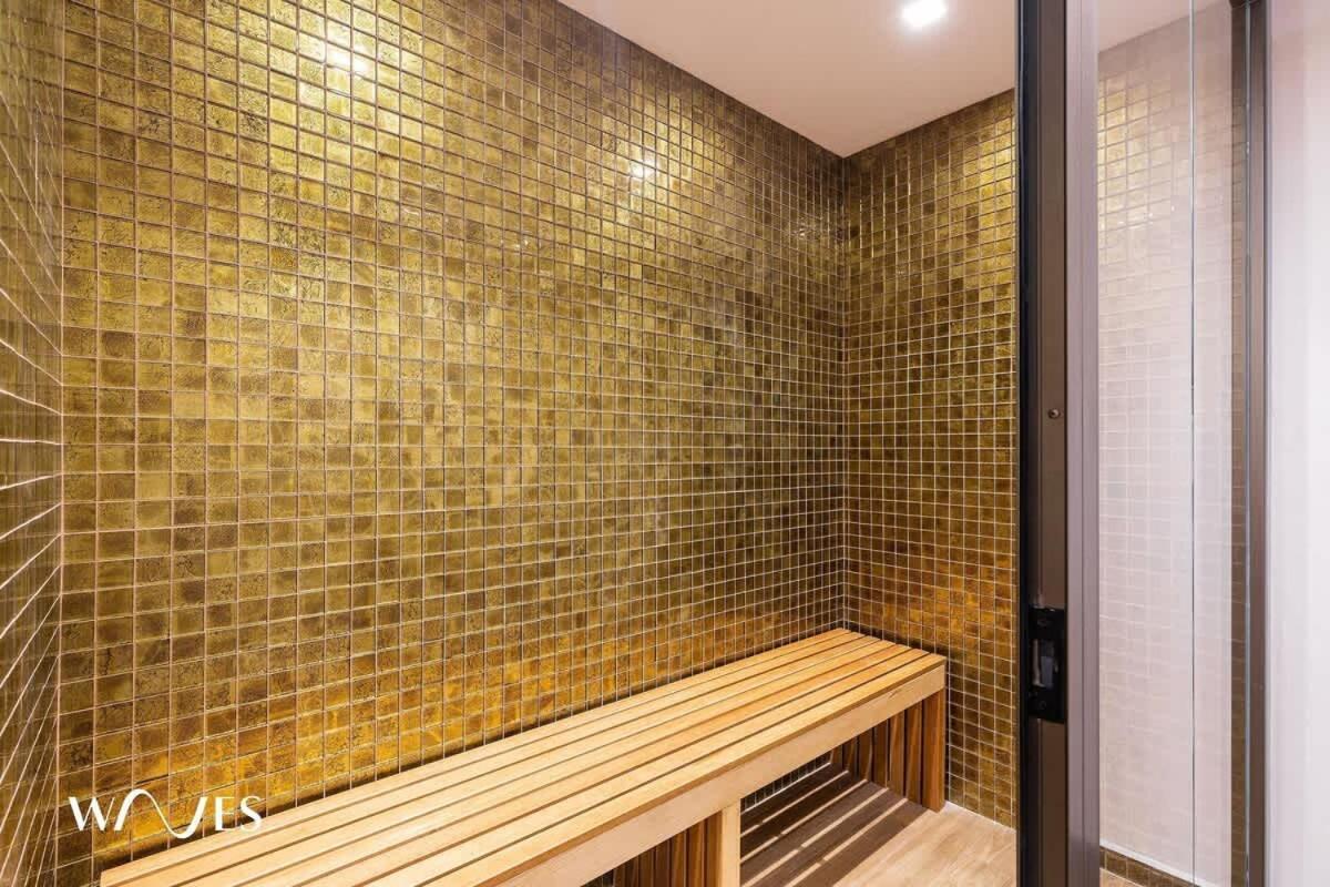 Luminous 2 Bedroom With Roof Pool Close To Zone By Waves Management *